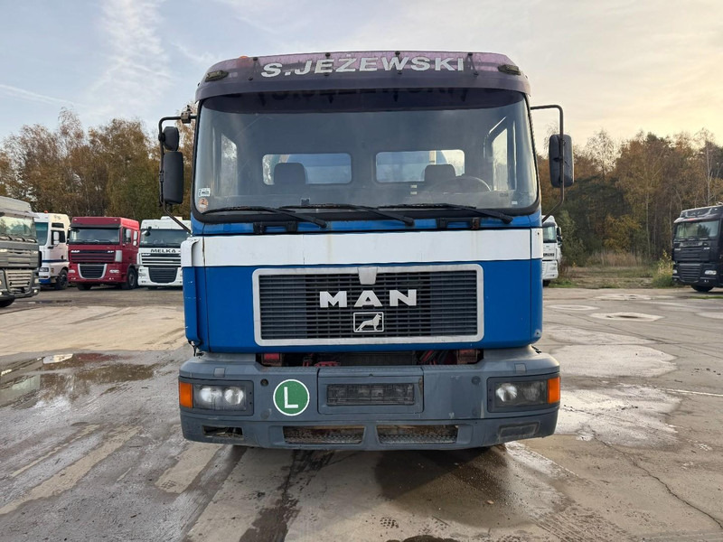 MAN 18.264 (12000 L / 6 CYLINDER / EURO 2 / MANUAL GEARBOX / BOITE MANUELLE) - Truk vakum: gambar 2 MAN 18.264 (12000 L / 6 CYLINDER / EURO 2 / MANUAL GEARBOX / BOITE MANUELLE) - Truk vakum: gambar 2