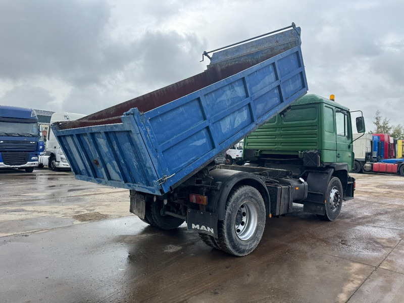 MAN 19.322 (STEEL SUSPENSION & MANUAL PUMP / SUSPENSION LAMES & POMPE MANUELLE) - Van jungkit: gambar 5 MAN 19.322 (STEEL SUSPENSION & MANUAL PUMP / SUSPENSION LAMES & POMPE MANUELLE) - Van jungkit: gambar 5