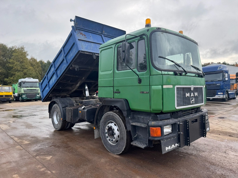 MAN 19.322 (STEEL SUSPENSION & MANUAL PUMP / SUSPENSION LAMES & POMPE MANUELLE) - Van jungkit: gambar 3 MAN 19.322 (STEEL SUSPENSION & MANUAL PUMP / SUSPENSION LAMES & POMPE MANUELLE) - Van jungkit: gambar 3