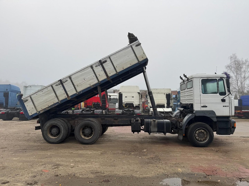 MAN 27.364 (BIG AXLE / STEEL SUSPENSION / 6 CYLINDER / 6X4 / 10 TIRES) - Truk jungkit: gambar 4 MAN 27.364 (BIG AXLE / STEEL SUSPENSION / 6 CYLINDER / 6X4 / 10 TIRES) - Truk jungkit: gambar 4