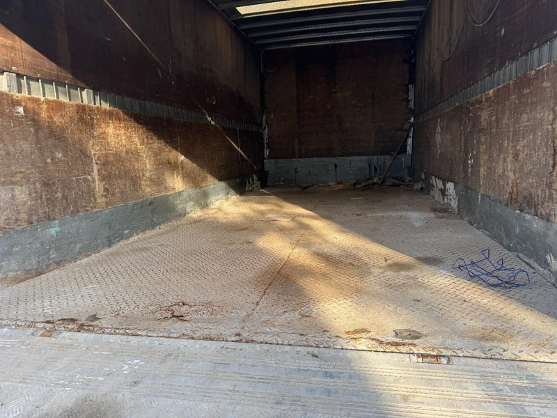 Truk box Mercedes-Benz SK 814 (STEEL SUSPENSION & MANUAL GEARBOX / SUSPENSION LAMES & BOITE MANUELLE): gambar 15 Truk box Mercedes-Benz SK 814 (STEEL SUSPENSION & MANUAL GEARBOX / SUSPENSION LAMES & BOITE MANUELLE): gambar 15