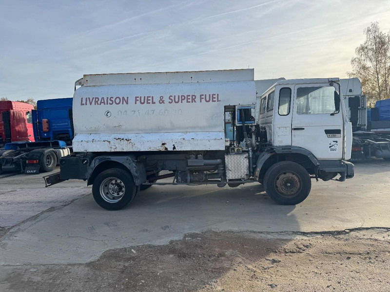 Renault S 150 SUSPENSION LAMES / 7000 L / POMPE & BOITE MANUELLE / CAMION FRANCAIS!!!) - Truk tangki: gambar 4 Renault S 150 SUSPENSION LAMES / 7000 L / POMPE & BOITE MANUELLE / CAMION FRANCAIS!!!) - Truk tangki: gambar 4