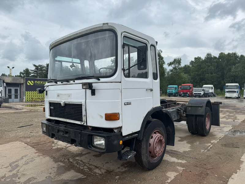 MAN 16.170 (BIG AXLE / STEEL SUSPENSION / 6 CYLINDER WITH MANUAL PUMP) - Tractor head: gambar 1 MAN 16.170 (BIG AXLE / STEEL SUSPENSION / 6 CYLINDER WITH MANUAL PUMP) - Tractor head: gambar 1