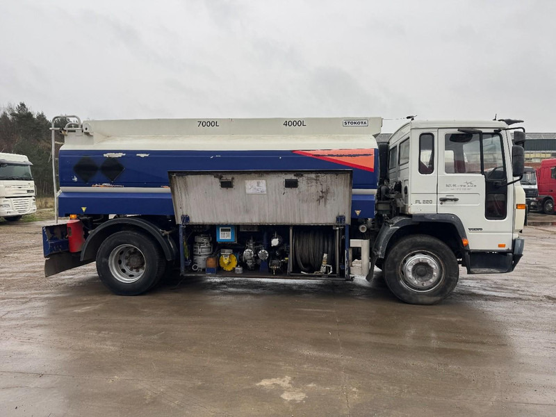 Volvo FL 6 - 220 (11000 L / 2 COMPARTMENTS / 18 TON / MANUAL GEARBOX / PERFECT) - Truk tangki: gambar 4 Volvo FL 6 - 220 (11000 L / 2 COMPARTMENTS / 18 TON / MANUAL GEARBOX / PERFECT) - Truk tangki: gambar 4