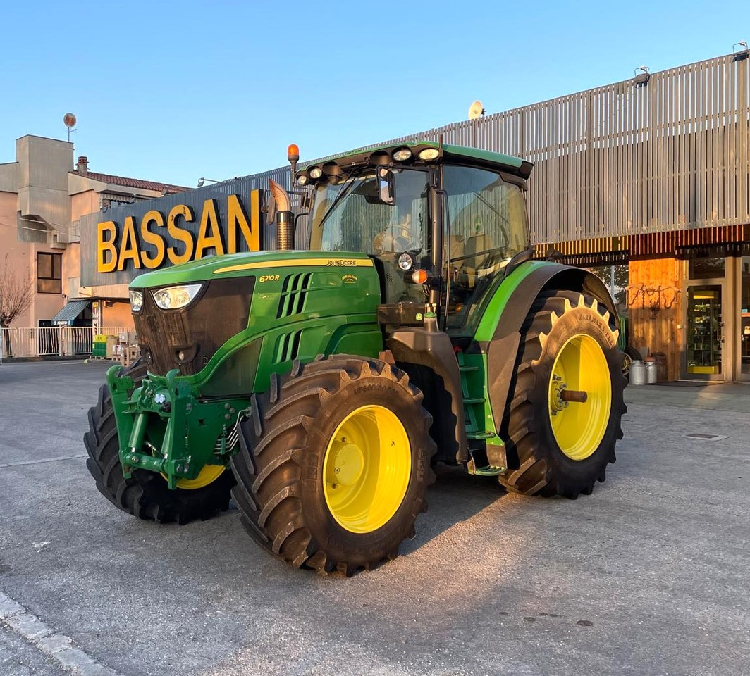 JOHN DEERE 6210 R - Traktor: gambar 1 JOHN DEERE 6210 R - Traktor: gambar 1