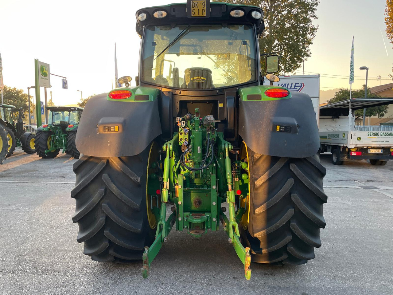 JOHN DEERE 6210 R - Traktor: gambar 3 JOHN DEERE 6210 R - Traktor: gambar 3