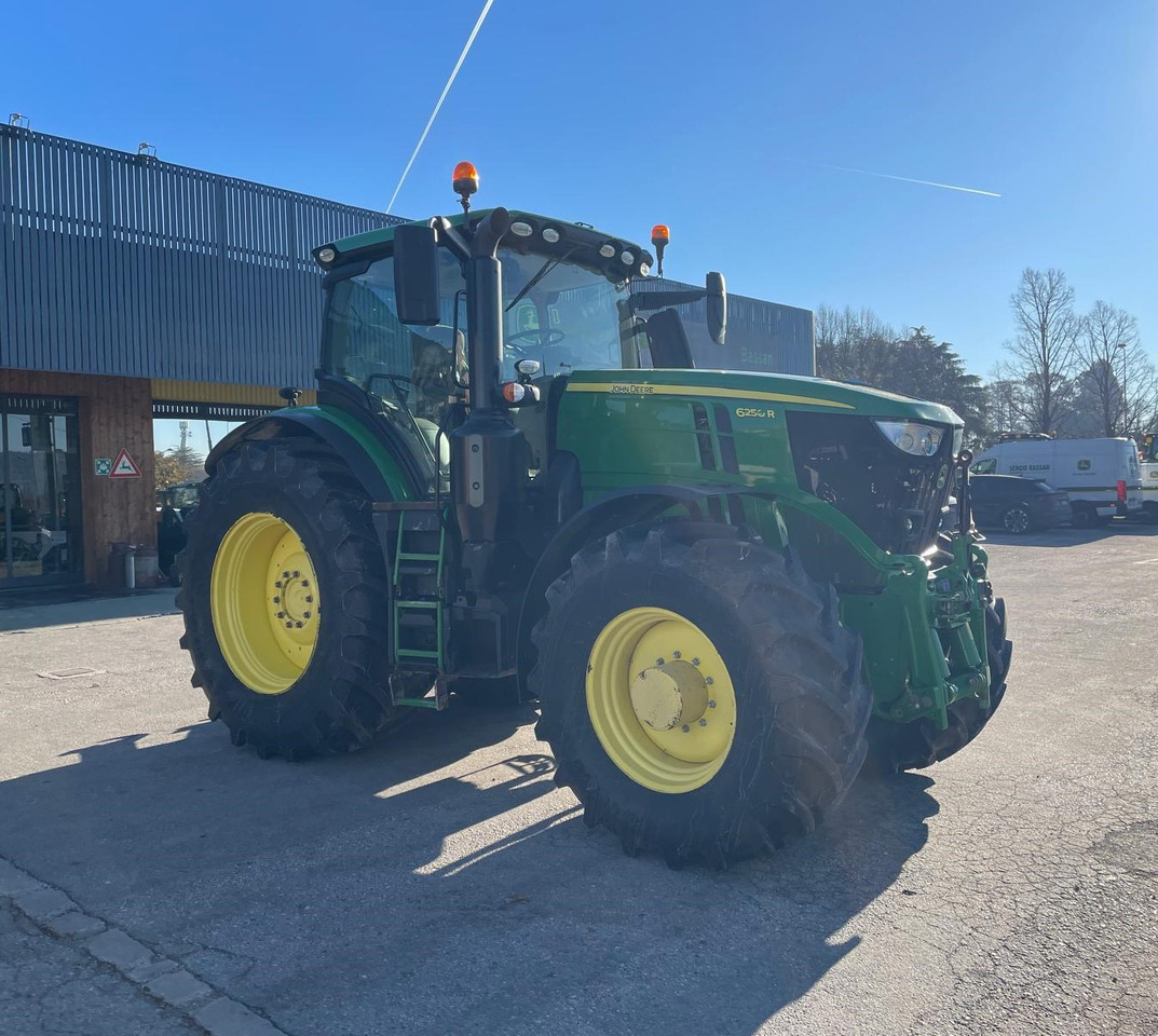 JOHN DEERE 6250 R - Traktor: gambar 3 JOHN DEERE 6250 R - Traktor: gambar 3