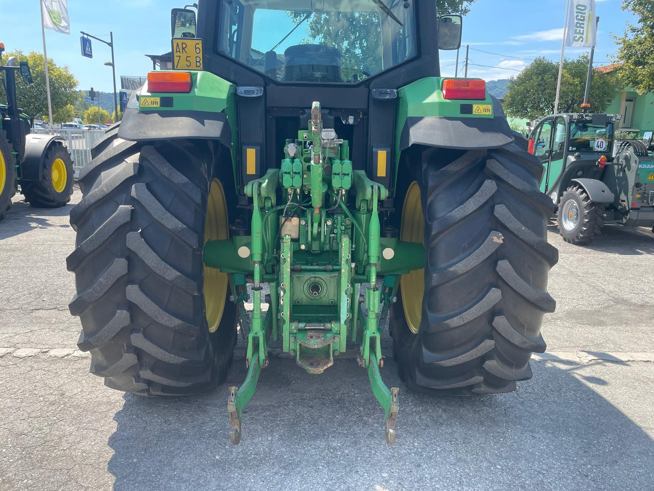 JOHN DEERE 6810 - Traktor: gambar 4 JOHN DEERE 6810 - Traktor: gambar 4