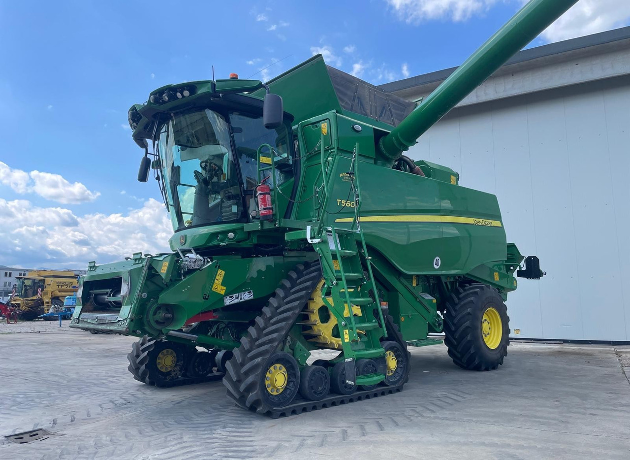 JOHN DEERE MIETITREBBIA T 560 - Pemanen gabungan: gambar 1 JOHN DEERE MIETITREBBIA T 560 - Pemanen gabungan: gambar 1