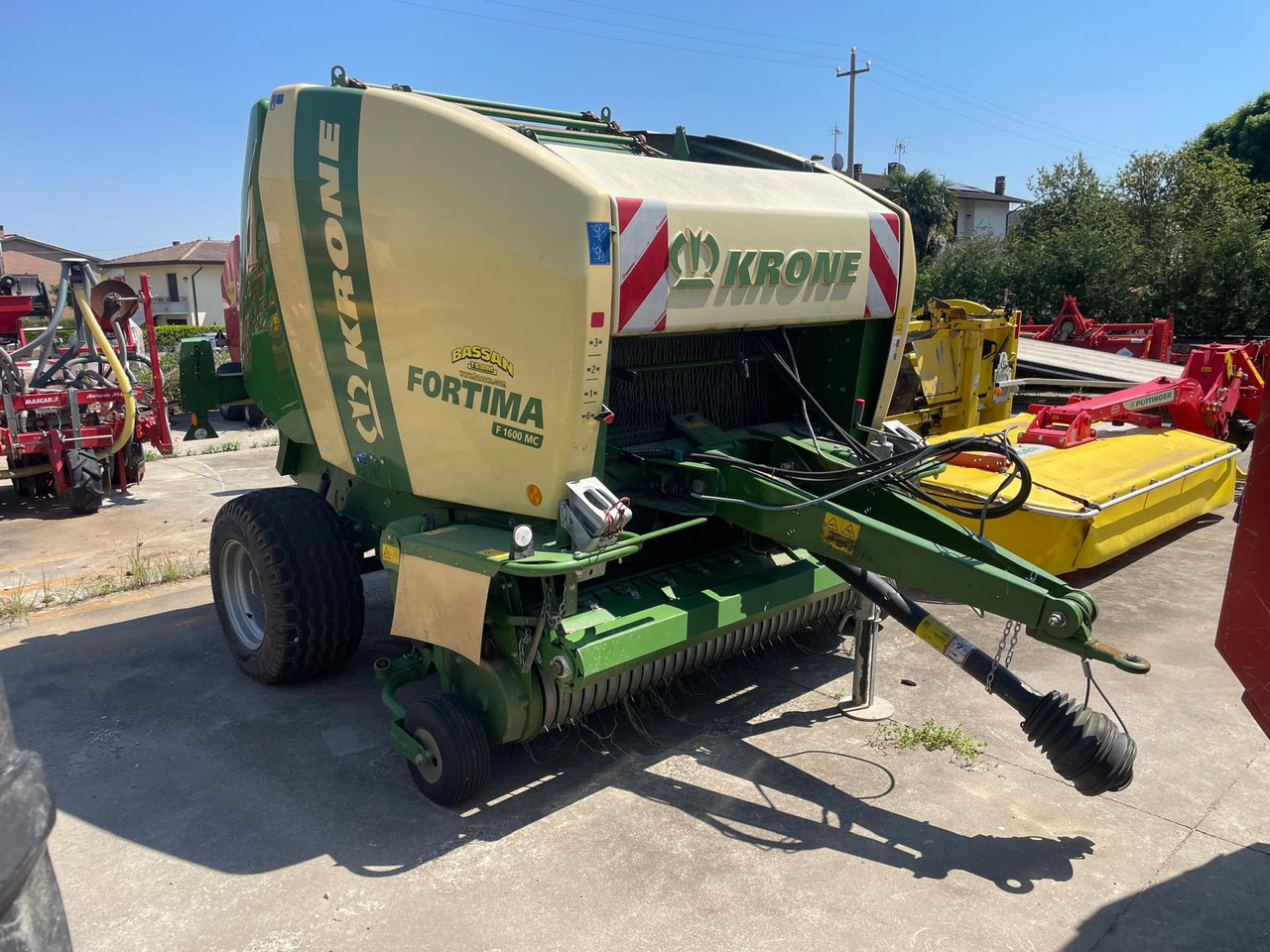 KRONE ROTOPRESSA FORTIMA F 1600 MC - Baler bulat: gambar 2 KRONE ROTOPRESSA FORTIMA F 1600 MC - Baler bulat: gambar 2