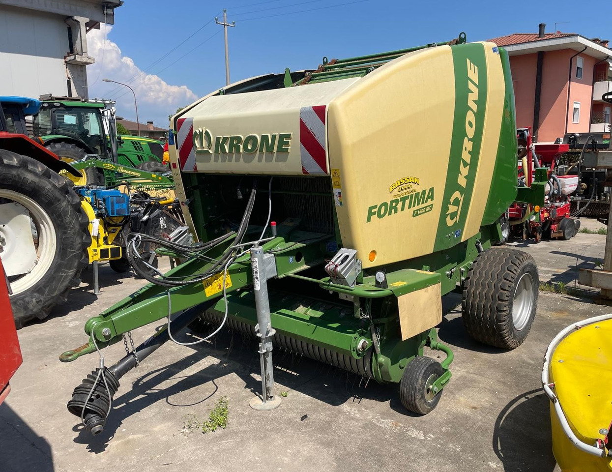 KRONE ROTOPRESSA FORTIMA F 1600 MC - Baler bulat: gambar 1 KRONE ROTOPRESSA FORTIMA F 1600 MC - Baler bulat: gambar 1