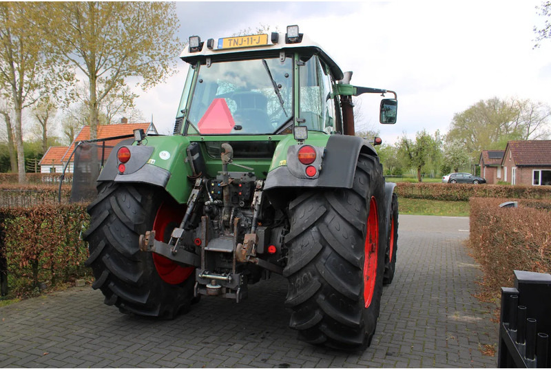Fendt FAVORIT 711 VARIO 711 Vario met fronthef en frontaftakas - Traktor: gambar 4 Fendt FAVORIT 711 VARIO 711 Vario met fronthef en frontaftakas - Traktor: gambar 4