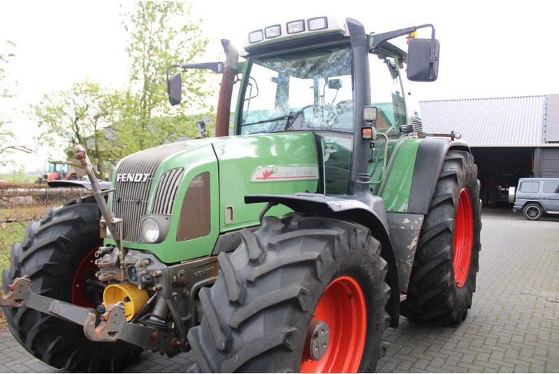 Fendt FAVORIT 711 VARIO 711 Vario met fronthef en frontaftakas - Traktor: gambar 5 Fendt FAVORIT 711 VARIO 711 Vario met fronthef en frontaftakas - Traktor: gambar 5