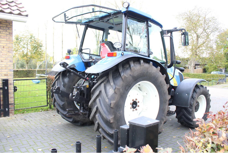 New Holland T5050 - Traktor: gambar 4 New Holland T5050 - Traktor: gambar 4