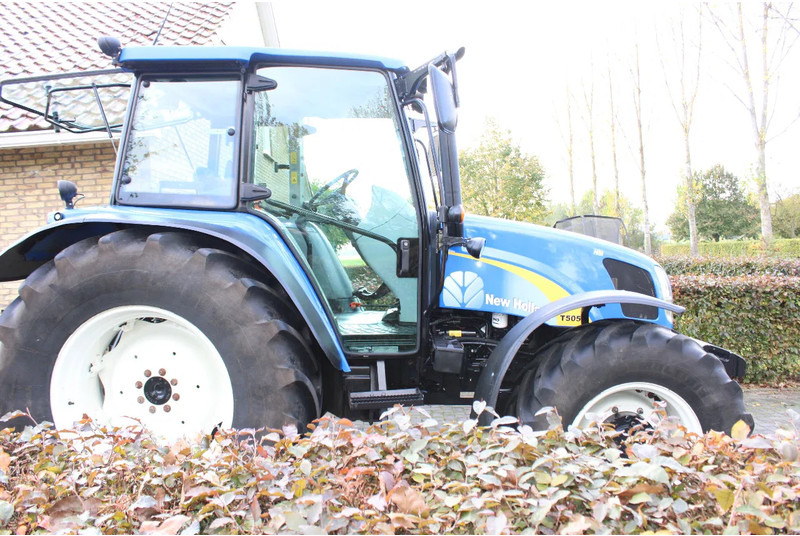 New Holland T5050 - Traktor: gambar 3 New Holland T5050 - Traktor: gambar 3