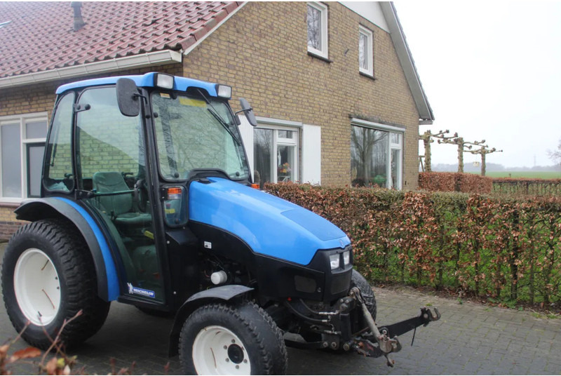 New Holland TCE 45 - Traktor kompak: gambar 2 New Holland TCE 45 - Traktor kompak: gambar 2
