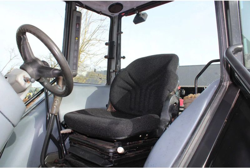 Traktor Valtra A85-2: gambar 9 Traktor Valtra A85-2: gambar 9