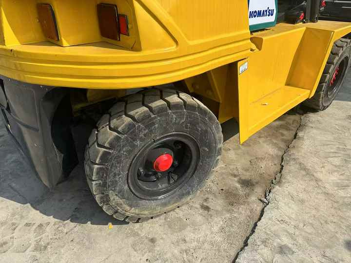 7ton Forklift Used Komatsu FD70 Forklift on Sale in Hefei City Used komatsu Fd30 Fd50 Fd70 Forklifts for Sale - Forklift: gambar 3 7ton Forklift Used Komatsu FD70 Forklift on Sale in Hefei City Used komatsu Fd30 Fd50 Fd70 Forklifts for Sale - Forklift: gambar 3