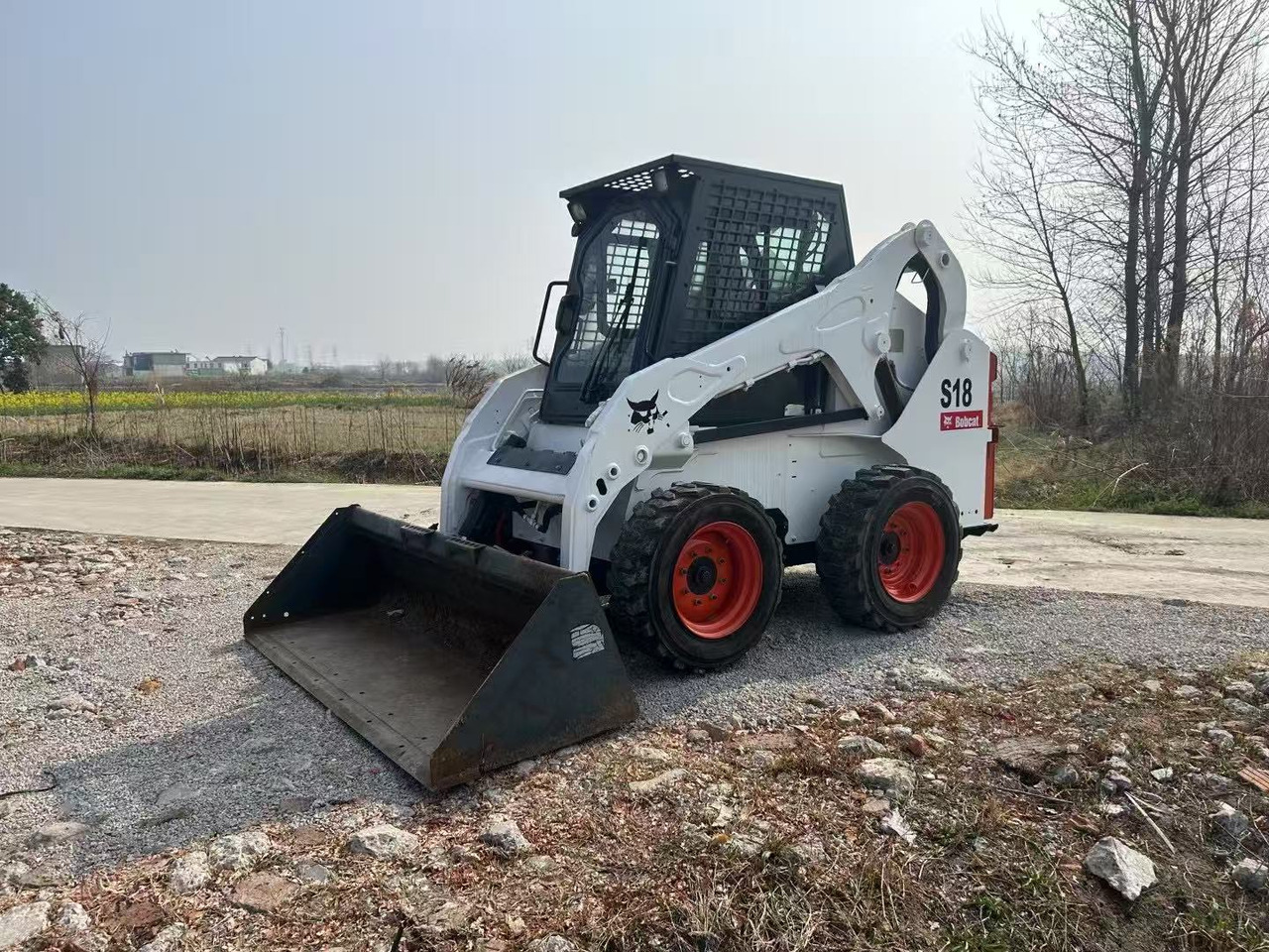 BOBCAT S18 - Skid steer: gambar 1 BOBCAT S18 - Skid steer: gambar 1