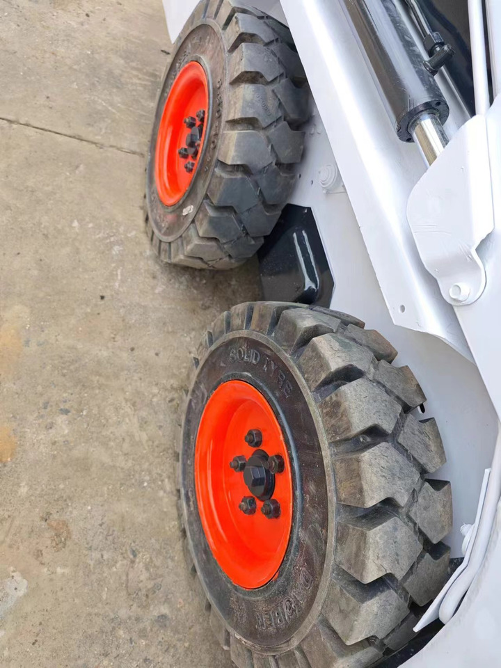 BOBCAT S70 - Skid steer: gambar 4 BOBCAT S70 - Skid steer: gambar 4