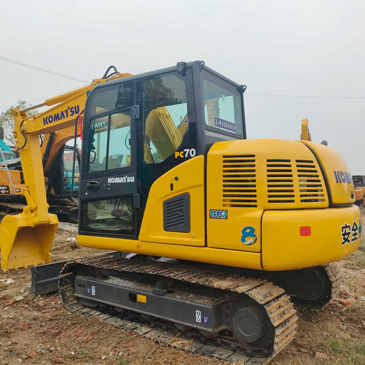 Cheap Used Komatsu PC70-8 Crawler Excavator with High Efficiency Used Heavy Machinery Komatsu PC70-8 Digger Cheap for Sale - Ekskavator perayap: gambar 2 Cheap Used Komatsu PC70-8 Crawler Excavator with High Efficiency Used Heavy Machinery Komatsu PC70-8 Digger Cheap for Sale - Ekskavator perayap: gambar 2
