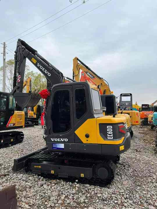 China Brand Used Volvo EC60D Mini Excavator 6ton Crawler Earth Digger Machine for Sale - Ekskavator mini: gambar 3 China Brand Used Volvo EC60D Mini Excavator 6ton Crawler Earth Digger Machine for Sale - Ekskavator mini: gambar 3