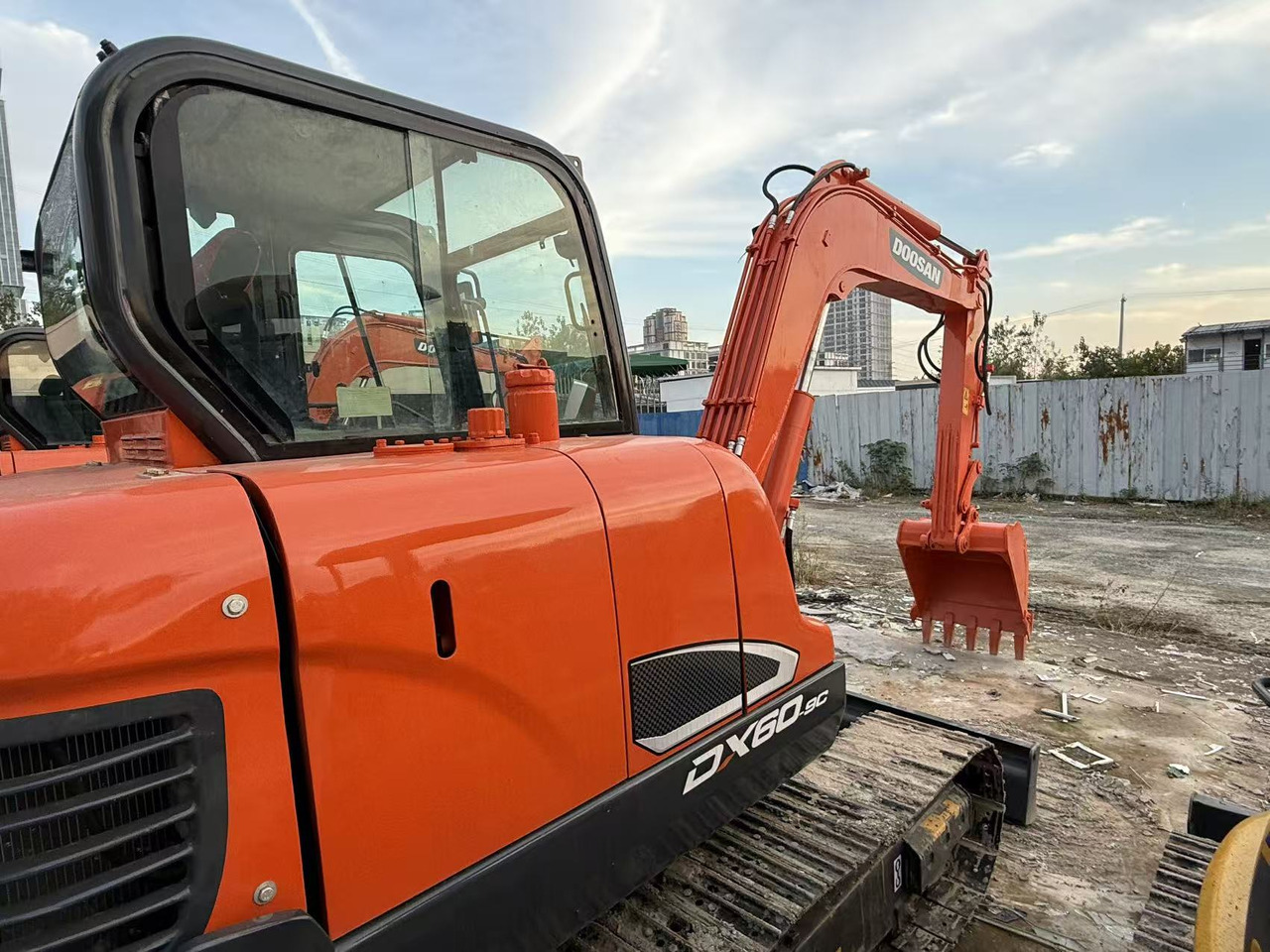 DOOSAN Used large Doosan DX60 excavators, original DX60 used excavators, 6-ton DX60 hydraulic excavators, best-selling at low prices. - Ekskavator mini: gambar 1 DOOSAN Used large Doosan DX60 excavators, original DX60 used excavators, 6-ton DX60 hydraulic excavators, best-selling at low prices. - Ekskavator mini: gambar 1