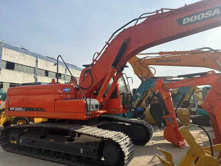 Doosan DX225LC Second-Hand Excavator | Korea Direct Import | 1-Year Warranty & Free Sea Shipping - Ekskavator perayap: gambar 4 Doosan DX225LC Second-Hand Excavator | Korea Direct Import | 1-Year Warranty & Free Sea Shipping - Ekskavator perayap: gambar 4