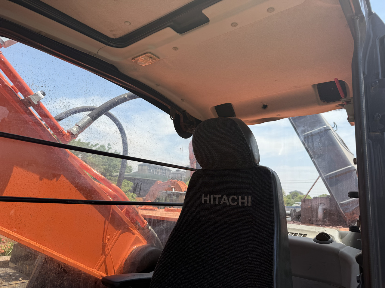 HITACHI used hitachi 350-5g excavator - Ekskavator roda: gambar 5 HITACHI used hitachi 350-5g excavator - Ekskavator roda: gambar 5