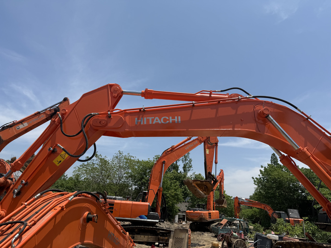 HITACHI used hitachi 350-5g excavator - Ekskavator roda: gambar 1 HITACHI used hitachi 350-5g excavator - Ekskavator roda: gambar 1