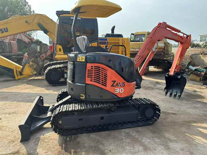 Mini 3-Ton Excavator used Hitachi ZX30 excavator with Excellent Performance and Low Price for sale! - Ekskavator: gambar 3 Mini 3-Ton Excavator used Hitachi ZX30 excavator with Excellent Performance and Low Price for sale! - Ekskavator: gambar 3