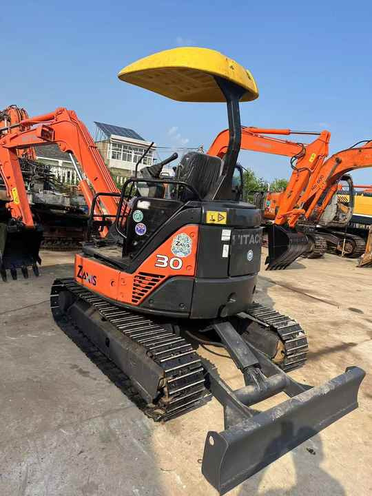 Mini 3-Ton Excavator used Hitachi ZX30 excavator with Excellent Performance and Low Price for sale! - Ekskavator: gambar 2 Mini 3-Ton Excavator used Hitachi ZX30 excavator with Excellent Performance and Low Price for sale! - Ekskavator: gambar 2