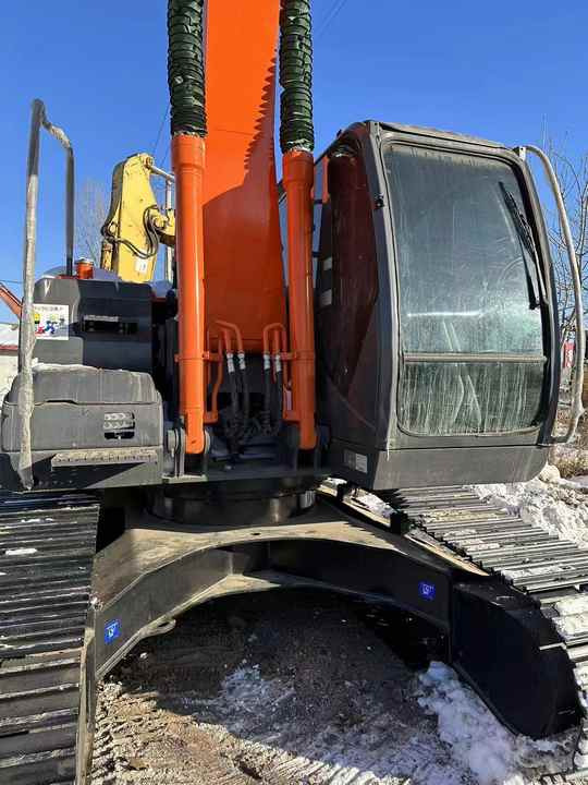 Original Japan Hitachi ZX200-3 Excavator Hitachi Excavator in Low Price for Hot Sale - Ekskavator perayap: gambar 5 Original Japan Hitachi ZX200-3 Excavator Hitachi Excavator in Low Price for Hot Sale - Ekskavator perayap: gambar 5