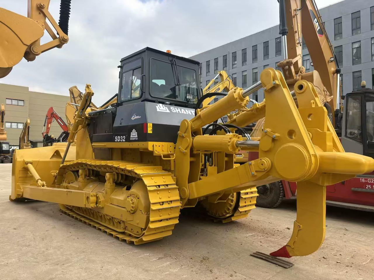 SHANTUI SD32 - Bulldozer: gambar 4 SHANTUI SD32 - Bulldozer: gambar 4