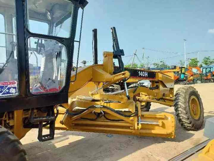 Used CAT 140H Motor Grader From Japan with Excellent Performance Caterpillar 140h in Good Condition for Sale - Grader: gambar 3 Used CAT 140H Motor Grader From Japan with Excellent Performance Caterpillar 140h in Good Condition for Sale - Grader: gambar 3