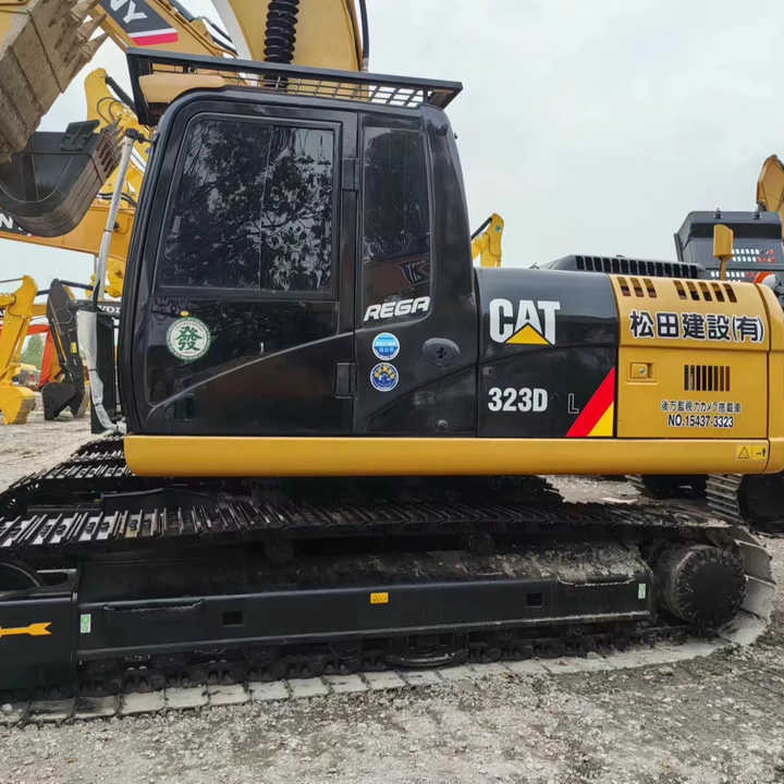 Used Digger CAT 323D2L Construction Machinery Construction Digger Used CAT 323D2L Cheap Excavator - Ekskavator perayap: gambar 2 Used Digger CAT 323D2L Construction Machinery Construction Digger Used CAT 323D2L Cheap Excavator - Ekskavator perayap: gambar 2