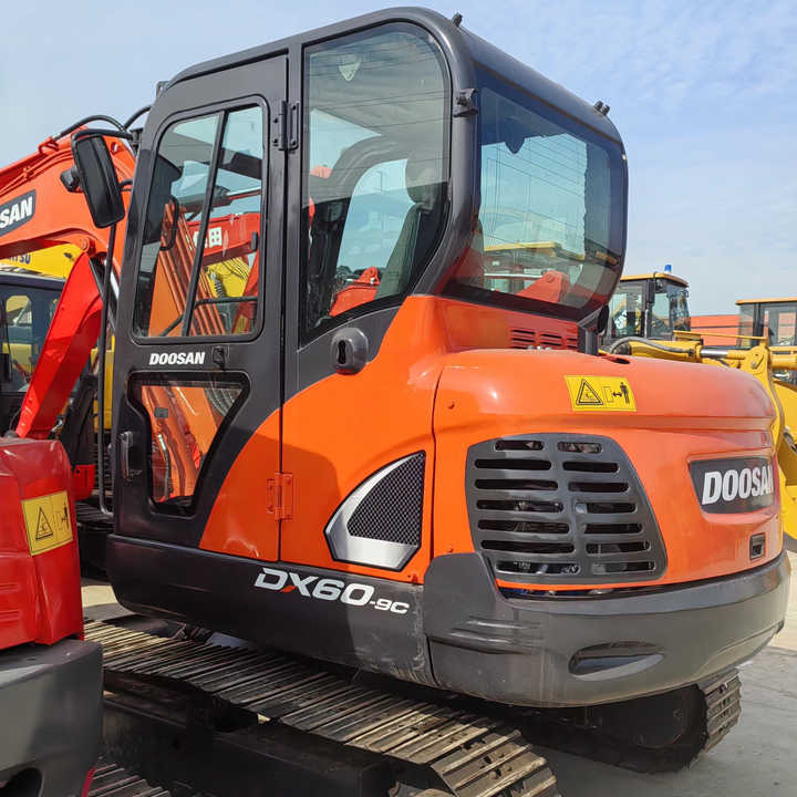 Used Doosan Mini Excavator DoOSAN DX60-9 6tons Small Excavator for Sale High Quality Doosan Dx60 70 75 Mini Excavator on Sale - Ekskavator mini: gambar 1 Used Doosan Mini Excavator DoOSAN DX60-9 6tons Small Excavator for Sale High Quality Doosan Dx60 70 75 Mini Excavator on Sale - Ekskavator mini: gambar 1