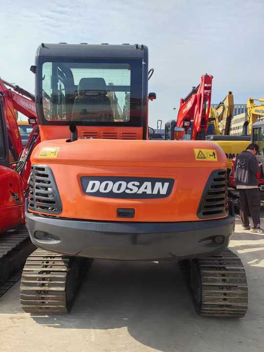 Used Doosan Mini Excavator DoOSAN DX60-9 6tons Small Excavator for Sale High Quality Doosan Dx60 70 75 Mini Excavator on Sale - Ekskavator mini: gambar 3 Used Doosan Mini Excavator DoOSAN DX60-9 6tons Small Excavator for Sale High Quality Doosan Dx60 70 75 Mini Excavator on Sale - Ekskavator mini: gambar 3