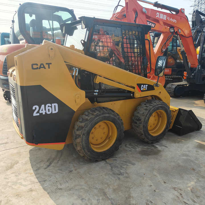Used Front Loader Tractor CAT 246D Skid Steer Loader / Used Cat 226B 246C 246d Mini Skid Steer Loader in Stock - Skid steer: gambar 1 Used Front Loader Tractor CAT 246D Skid Steer Loader / Used Cat 226B 246C 246d Mini Skid Steer Loader in Stock - Skid steer: gambar 1