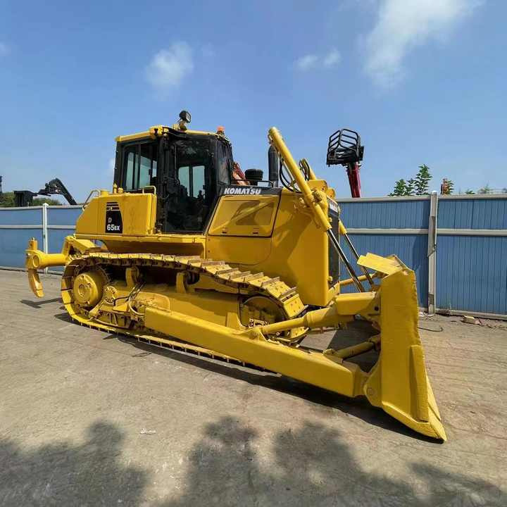 Used Komatsu Bulldozer D65 Strong Power Komatsu D65 Track Dozer for Sale - Bulldozer: gambar 4 Used Komatsu Bulldozer D65 Strong Power Komatsu D65 Track Dozer for Sale - Bulldozer: gambar 4