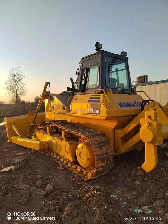 Used Komatsu Bulldozer D85 Strong Power Komatsu D85 Track Dozer for Sale - Bulldozer: gambar 2 Used Komatsu Bulldozer D85 Strong Power Komatsu D85 Track Dozer for Sale - Bulldozer: gambar 2