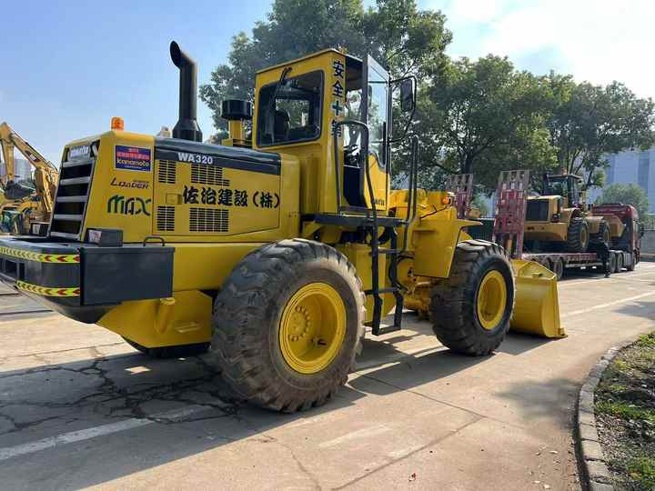 Used Komatsu WA320-3 Wheel Loader for Sale | Reliable 1.6t Capacity & Export-Ready Construction Equipment - Wheel loader: gambar 2 Used Komatsu WA320-3 Wheel Loader for Sale | Reliable 1.6t Capacity & Export-Ready Construction Equipment - Wheel loader: gambar 2