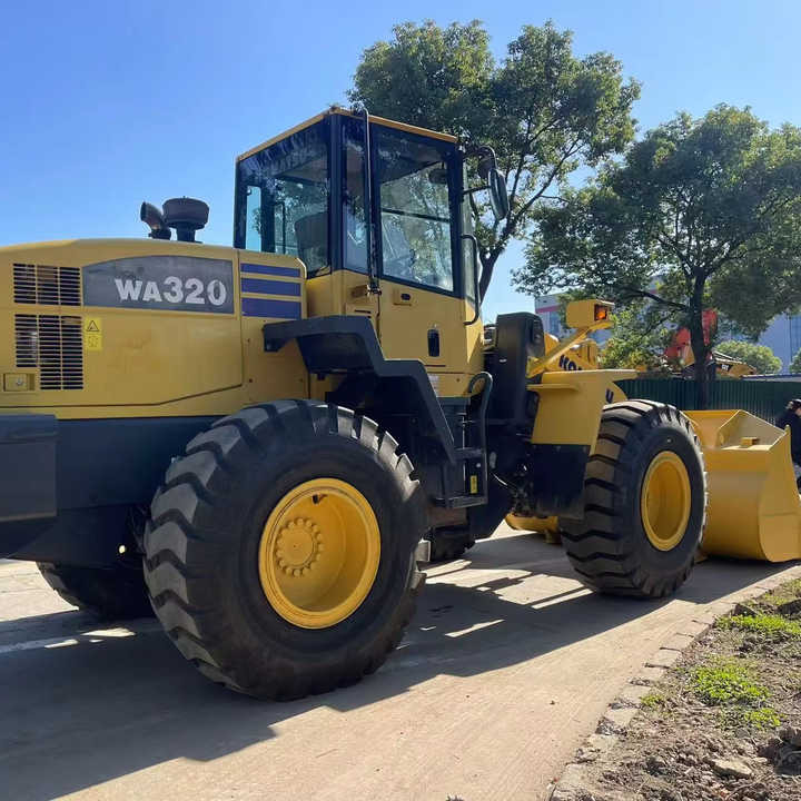 Used Komatsu WA320-5 Wheel Loader for Sale | Reliable Secondhand Construction Equipment with Export Support - Wheel loader: gambar 1 Used Komatsu WA320-5 Wheel Loader for Sale | Reliable Secondhand Construction Equipment with Export Support - Wheel loader: gambar 1