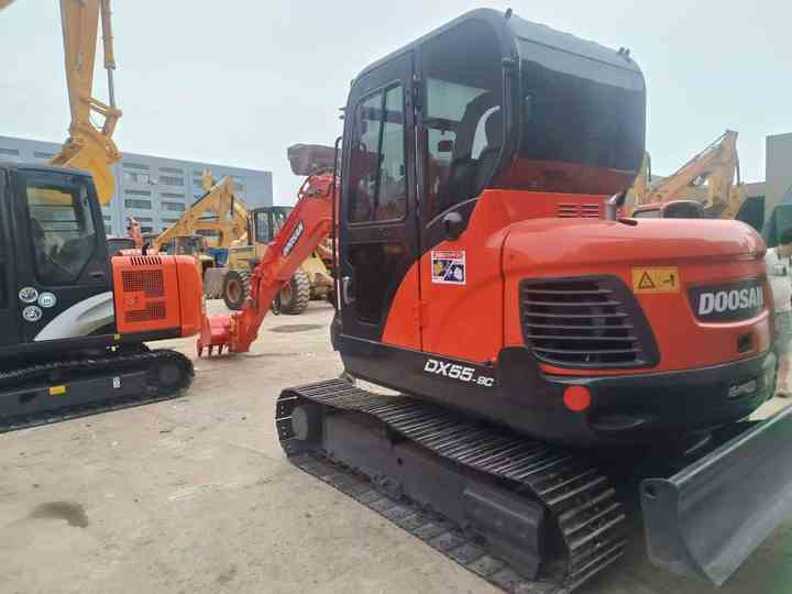 Used Mini Excavator DX55-9C Doosan Excavator 5 Tonnes High Performance Low Price for Sale Dh55 Dh60 Dx55 Dx60 in Stock - Ekskavator mini: gambar 5 Used Mini Excavator DX55-9C Doosan Excavator 5 Tonnes High Performance Low Price for Sale Dh55 Dh60 Dx55 Dx60 in Stock - Ekskavator mini: gambar 5