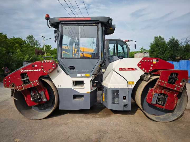 Used Original Dynapac CC5200 Double Drum Vibratory Roller Dynapac 5200 15 Tons Compactor Roller Road Machinery on Sale - Roller jalan: gambar 2 Used Original Dynapac CC5200 Double Drum Vibratory Roller Dynapac 5200 15 Tons Compactor Roller Road Machinery on Sale - Roller jalan: gambar 2