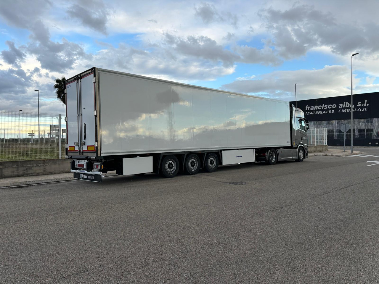 SCANIA S500 - Truk berpendingin: gambar 2 SCANIA S500 - Truk berpendingin: gambar 2