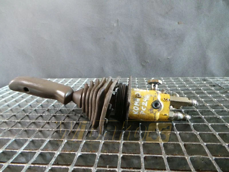 Komatsu PC240-5 - Katup hidrolik untuk Peralatan konstruksi: gambar 1 Komatsu PC240-5 - Katup hidrolik untuk Peralatan konstruksi: gambar 1