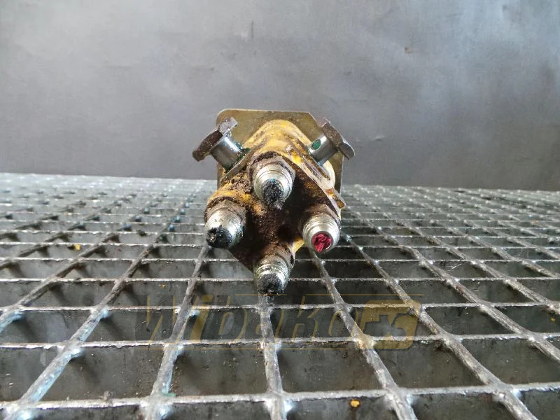 Komatsu PC240-5 - Katup hidrolik untuk Peralatan konstruksi: gambar 1 Komatsu PC240-5 - Katup hidrolik untuk Peralatan konstruksi: gambar 1