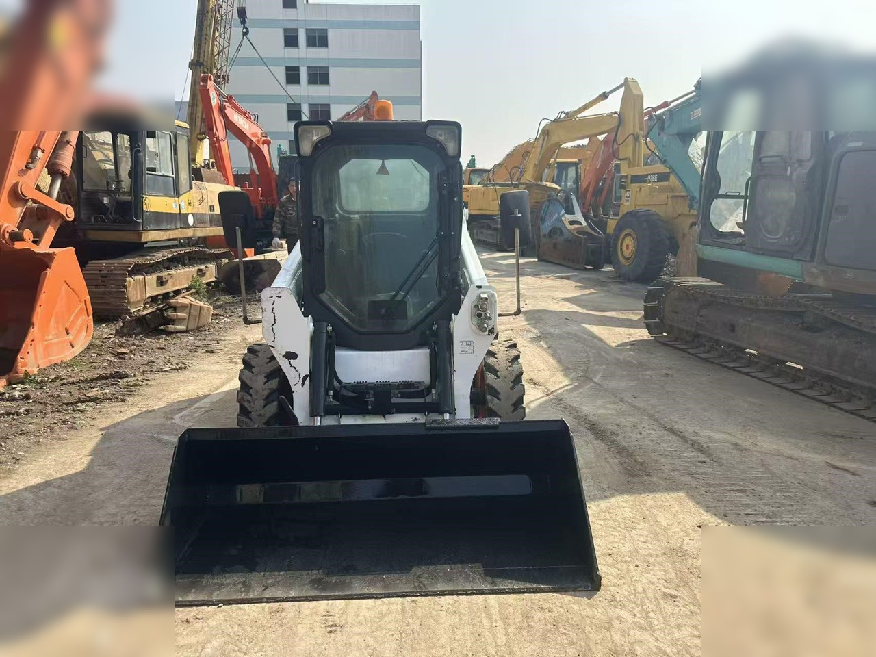 BOBCAT S550 - Skid steer: gambar 1 BOBCAT S550 - Skid steer: gambar 1