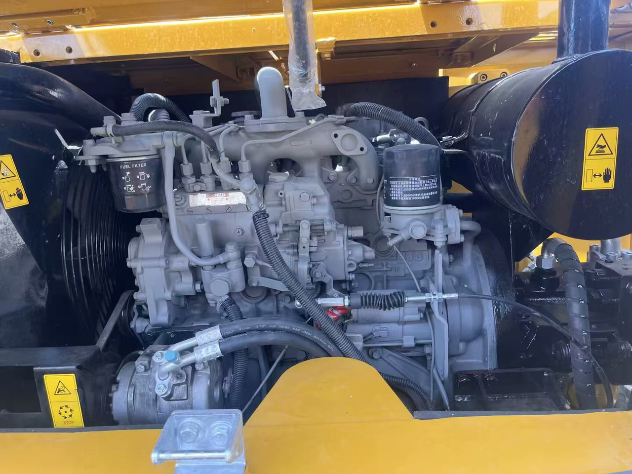 CATERPILLAR 323D2L - Ekskavator perayap: gambar 4 CATERPILLAR 323D2L - Ekskavator perayap: gambar 4